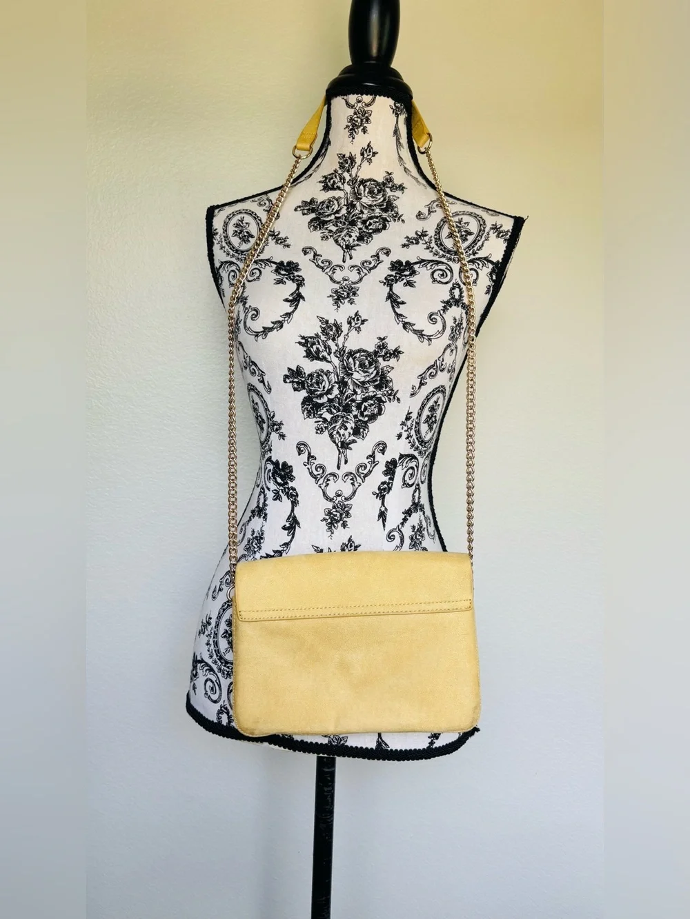 H&M Yellow Suede Crossbody Bag with Gold Chain Strap - Picture 2 of 13